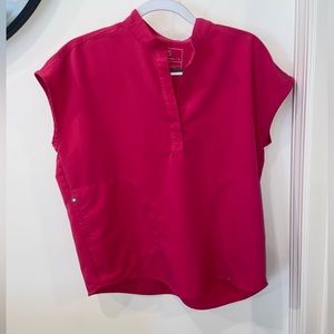 Figs Rafaela top in shocking pink